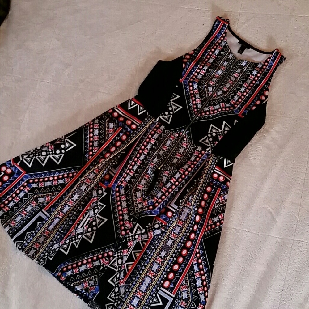 Sleeveless patterned swing dress